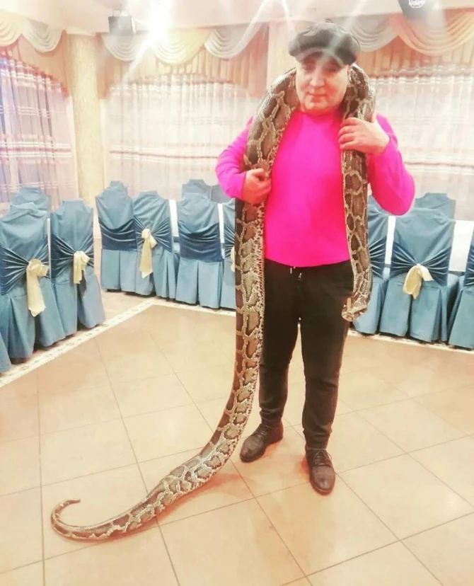 İlan məşhur meyxanaçının boğazına dolandı - FOTO