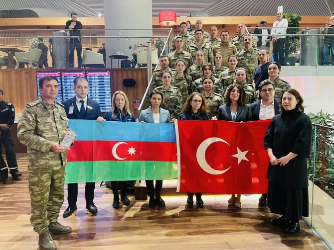 Azərbaycan Müdafiə Nazirliyinin Türkiyədəki bir qrup həkiminə təşəkkürnamələr verilib - FOTO