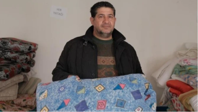 Zəlzələdən zərərçəkənə verilən yastıqdan qızıllar çıxdı - FOTO/VİDEO