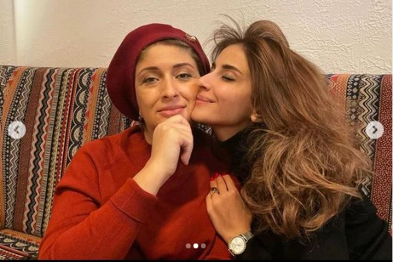 Azərbaycanlı məşhurlar anaları ilə görüntülərini paylaşdı - FOTO