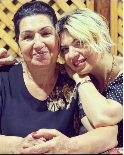 Azərbaycanlı məşhurlar anaları ilə görüntülərini paylaşdı - FOTO