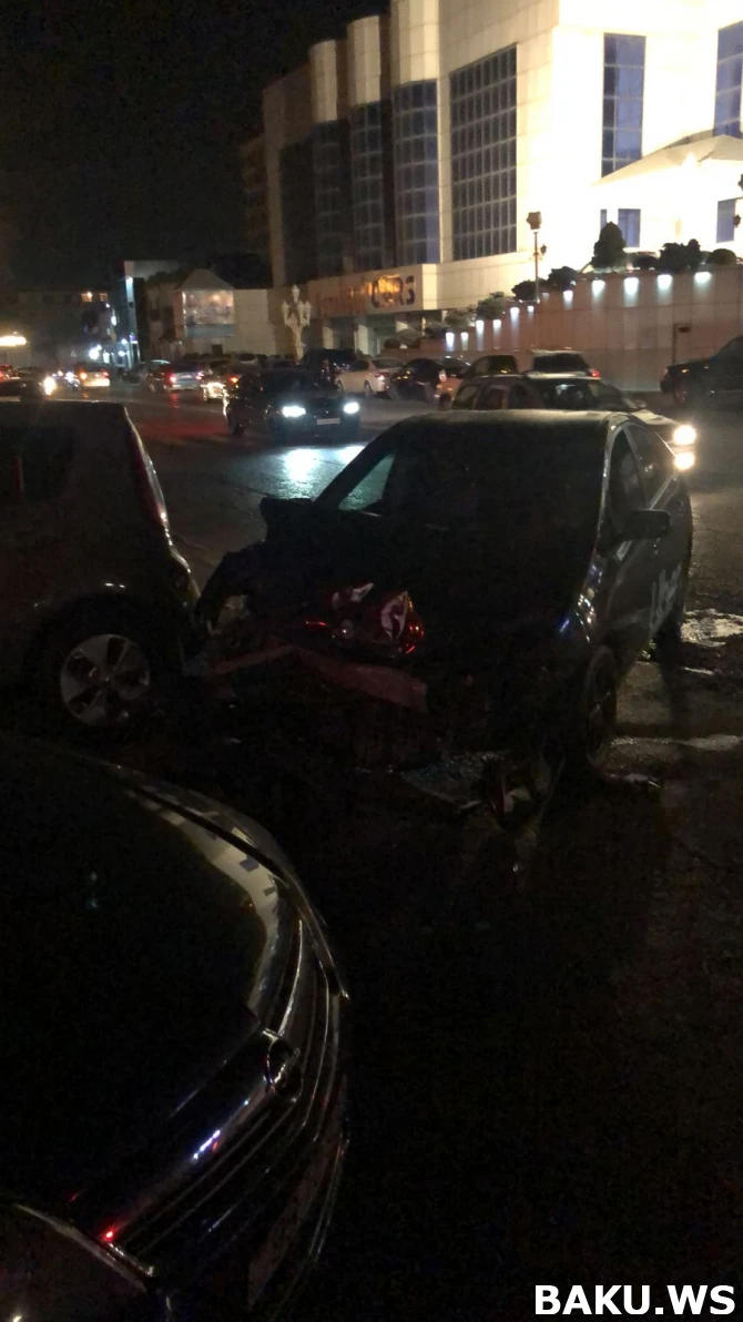 Bakıda zəncirvari qəza: 3 avtomobil toqquşdu - FOTO/VİDEO