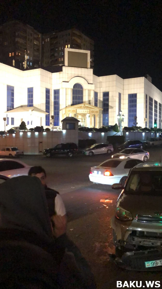 Bakıda zəncirvari qəza: 3 avtomobil toqquşdu - FOTO/VİDEO
