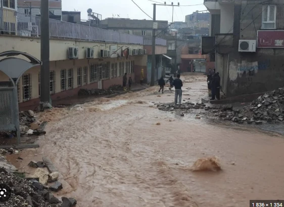 Şanlıurfada yollar gölə döndü, evləri su basdı - FOTO/VİDEO