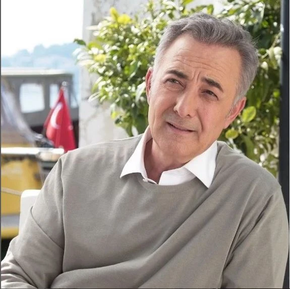 Tanınmış aktyor SİYASƏTƏ QOŞULUR - DEPUTATLIĞA NAMİZƏDDİR - FOTO