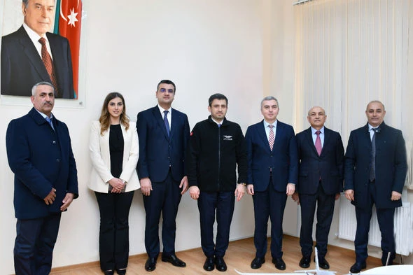 Selçuk Bayraktar Sumqayıt Kimya Sənaye Parkında olub - FOTO Selçuk Bayraktar Sumqayıt Kimya Sənaye Parkında olub - FOTO