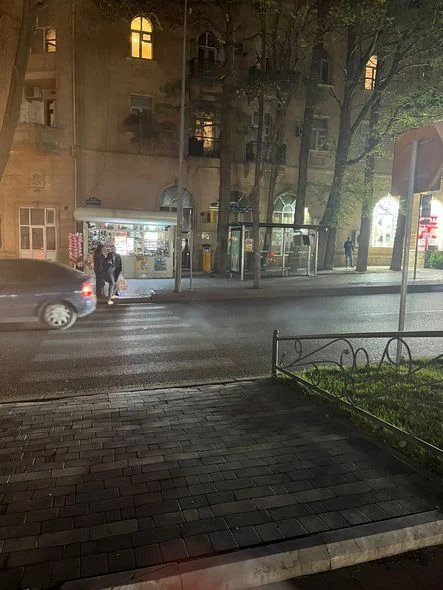 Bakıda avtobus dayanacaqlarında təhlükəli piyada keçidi - Kimdir günahkar? + FOTO