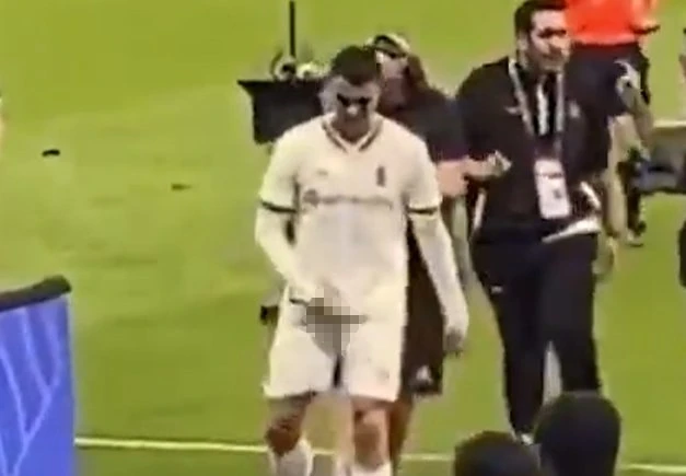 Ronaldodan azarkeşlərə böyük tərbiyəsizlik! - Futboldan kənarlaşdırla bilər - FOTO