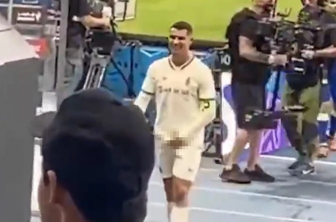 Ronaldodan azarkeşlərə böyük tərbiyəsizlik! - Futboldan kənarlaşdırla bilər - FOTO