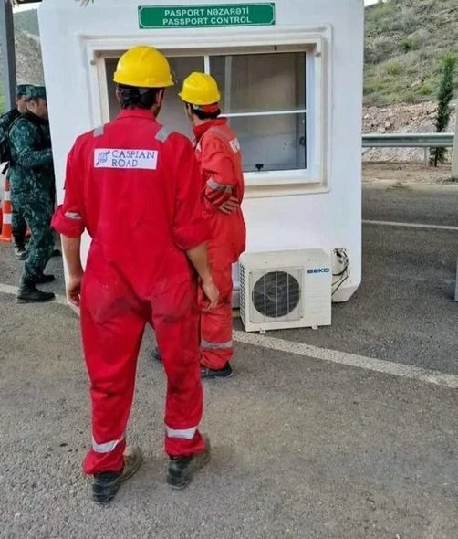 Laçında yeni quraşdırılan nəzarət-buraxılış məntəqəsində pasport yoxlanışı köşkü qoyulub - FOTO