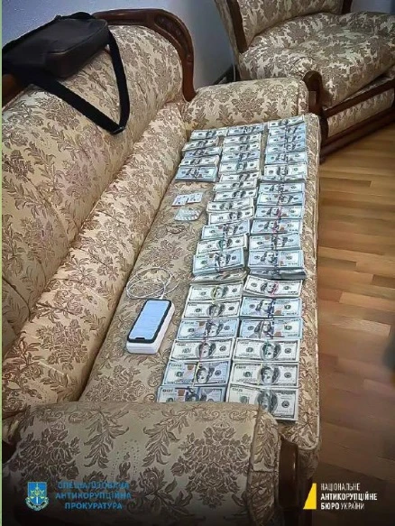 Ukraynada Ali Məhkəmənin sədri 3 milyon dollar rüşvət alarkən həbs edildi - FOTO