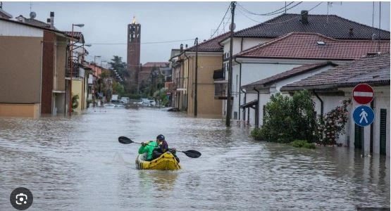 İtaliyada SEL CAN ALDI: 8 nəfər öldü, 10 000 sakin təxliyə edildi - FOTO/VİDEO