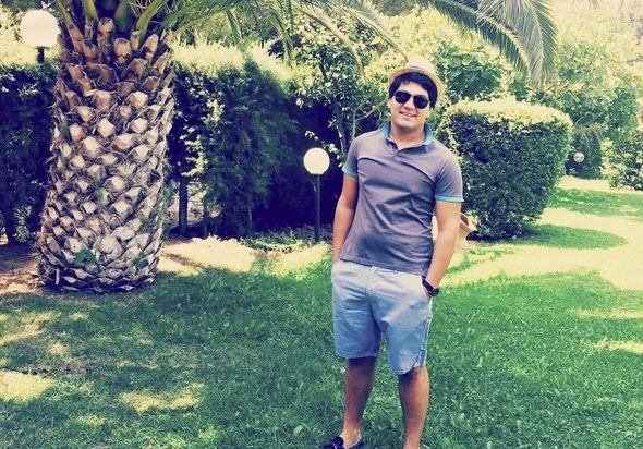 Deputatın oğlu atasının fotoları ilə şantaj edildi - FOTO