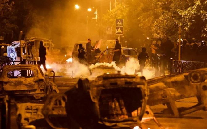 Fransada dövlət böhranı: Xaos, hərcmərclik, itaətsizlik pik həddə - ŞƏRH