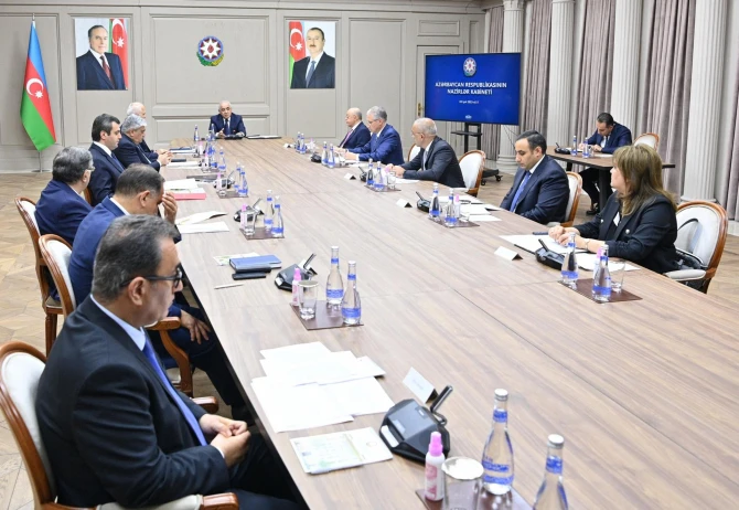 Əli Əsədov təcili müşavirə keçirdi - FOTO