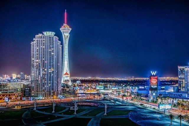 Dünyanın yatmayan şəhərləri - SİYAHI + FOTO