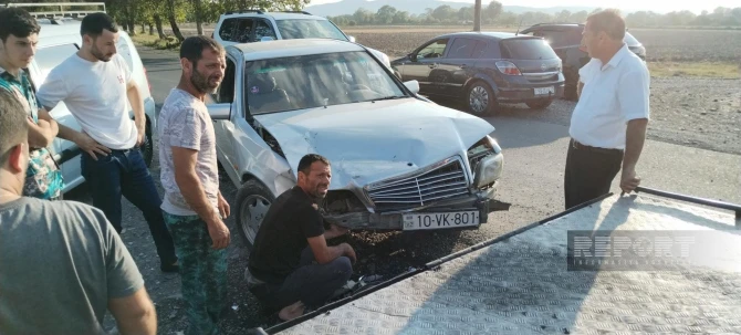 Oğuzda iki avtomobil toqquşub, 4 nəfər xəsarət alıb - FOTO - YENİLƏNİB