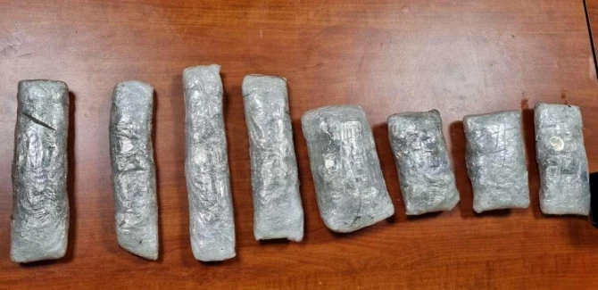 Azərbaycan gömrükçüləri 5 kiloqramdan çox gümüş zinət əşyaları aşkar edib - FOTO