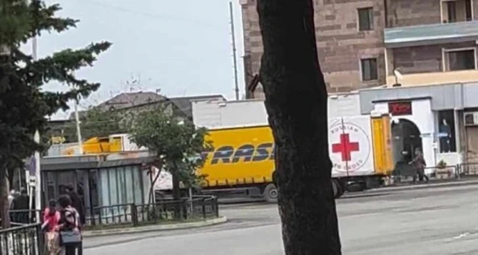 Продовольствие от РОКК выгружают в Ханкенди - ОБНОВЛЕНО + ФОТО/ВИДЕО