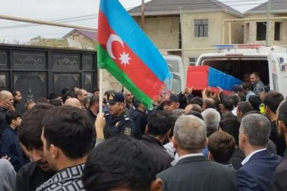 Погибший в ДТП военнослужащий Эльгюн Гасанов предан земле - ОБНОВЛЕНО + ФОТО