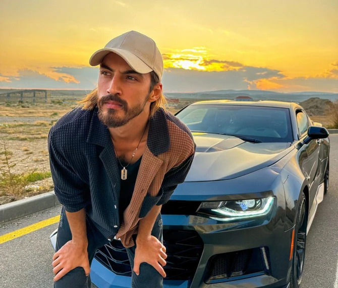 Roza Zərgərlinin aktyor oğlu özünə yeni avtomobil aldı - FOTO