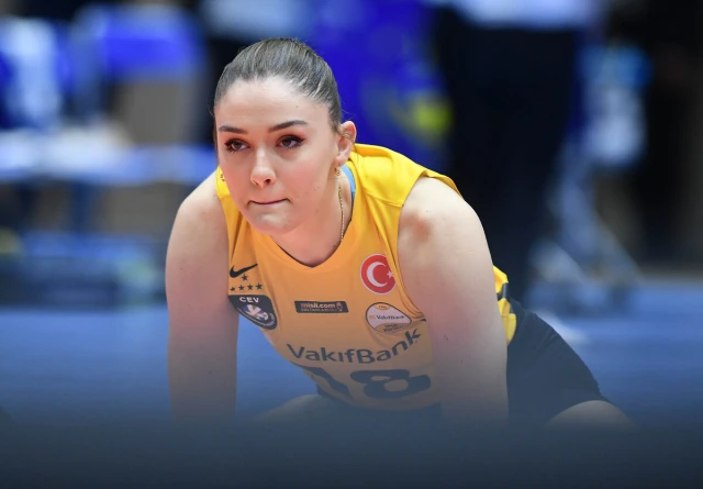 Zehra Güneşin geyimi müzakirələrə səbəb oldu- FOTO