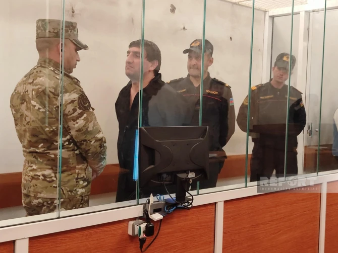 Bakıda qeyri-rəsmi yaşadığı qadına işgəncə veməkdə təqsirləndirilən şəxsə hökm oxunub - FOTO