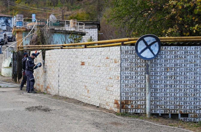 Prezidentin göstərişi ilə Vəngli kəndindəki lövhə sökülüb - FOTO