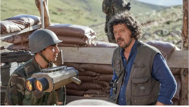 Atası hərbi pilot olan aktyor: 