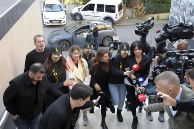 Sosial media fenomeni ağlayaraq HƏBS QƏRARINA ETİRAZ ETDİ - FOTO/VİDEO