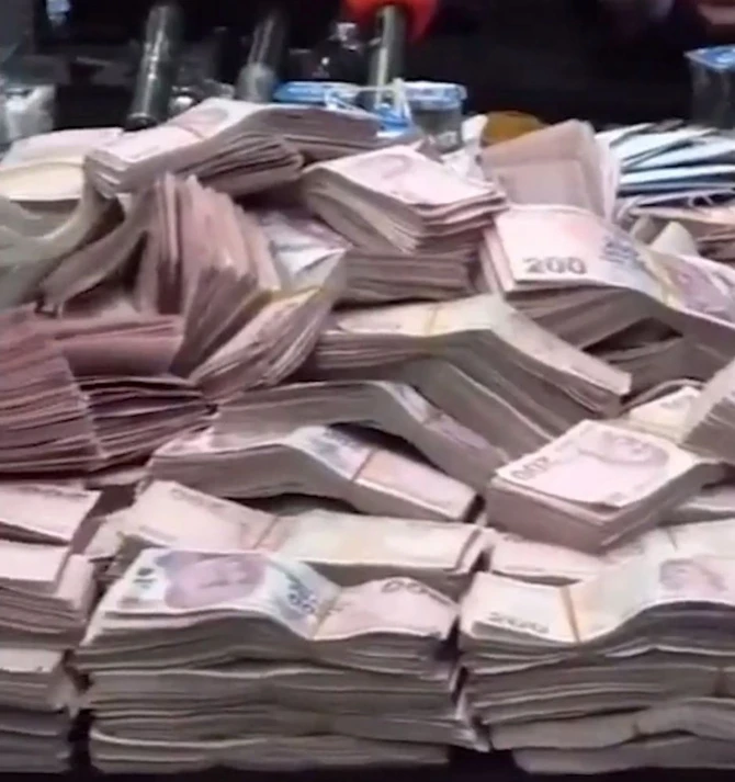 Bu toyda bəyə 10 milyon, gəlinə isə kilolarla qızıl taxdılar - FOTO/VİDEO
