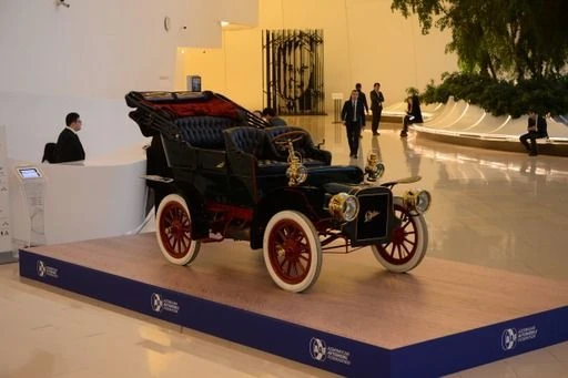 В Центре Гейдара Алиева демонстрируются уникальные автомобили - ФОТО