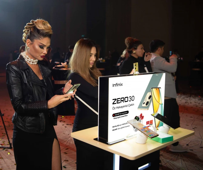 Infinix Azərbaycanda vloqlar üçün smartfon təqdim etdi - FOTO