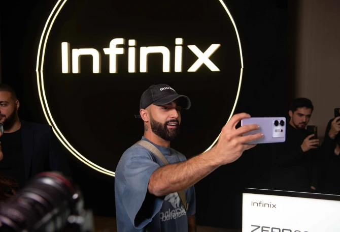 Infinix Azərbaycanda vloqlar üçün smartfon təqdim etdi - FOTO