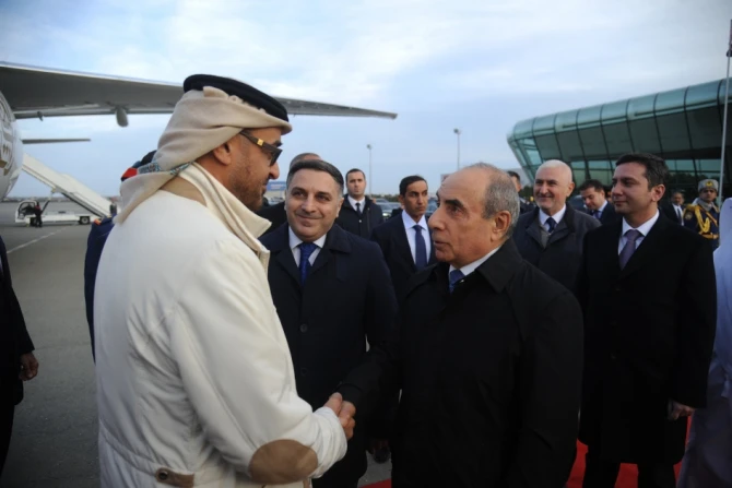 Президент ОАЭ прибыл с официальным визитом в Азербайджан - ФОТО