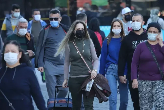 Qonşu ölkədə vəziyyət ciddiləşir, maska qayıdır? - FOTO