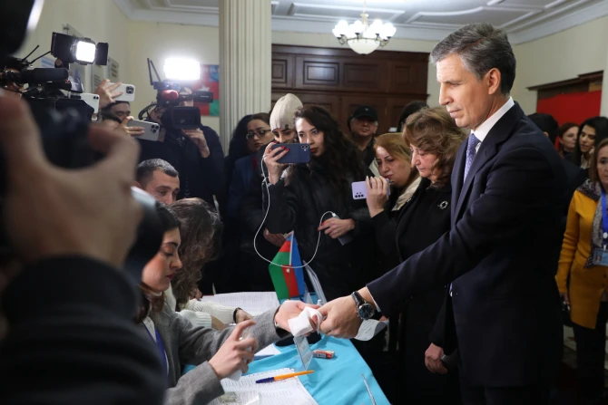Zahid Oruc növbədənkənar prezident seçkilərində səs verib - FOTO