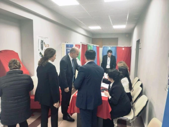 Elm və təhsil naziri səs verib - FOTO