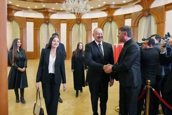 От Баку до Карабаха: Азербайджан полным составом выбрал Ильхама Алиева президентом - ФОТО