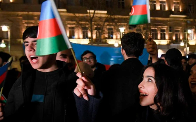 “İzvestiya”: Azərbaycanda prezident seçkiləri necə keçdi? - FOTO
