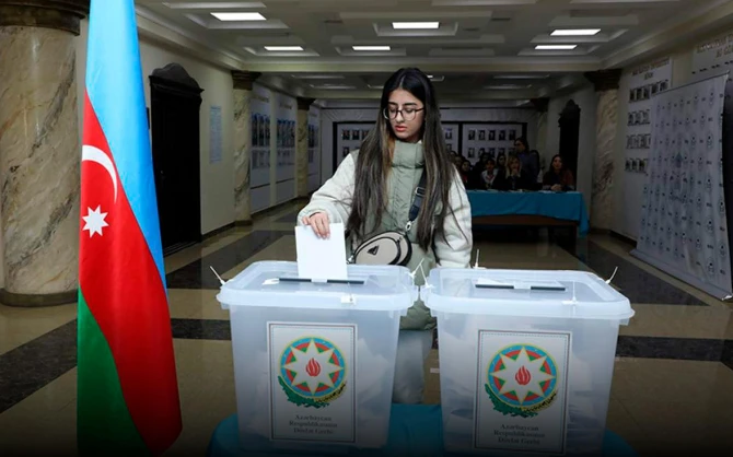 “İzvestiya”: Azərbaycanda prezident seçkiləri necə keçdi? - FOTO
