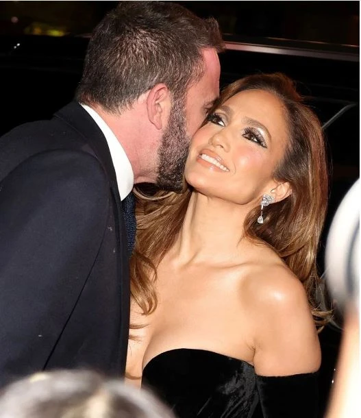 54 yaşlı Cennifer Lopez cazibədar görünüşü ilə heyran etdi - FOTO