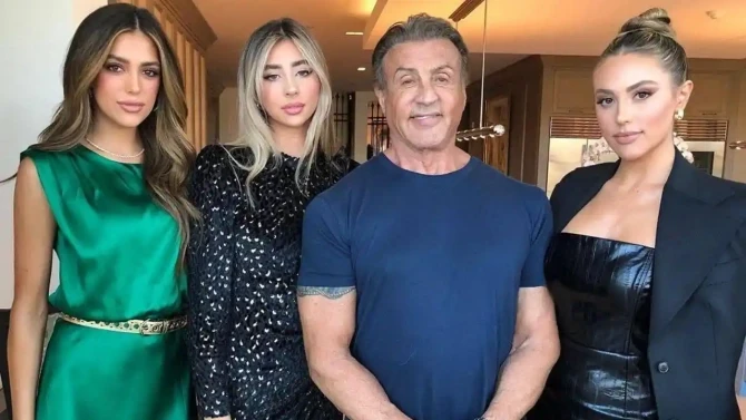 Silvestr Stalonninin qızlarına hərbi təlimlər keçirilir - FOTO