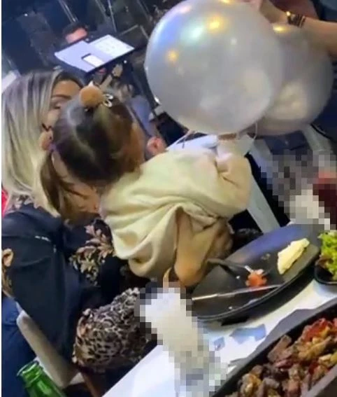 3 yaşlı qızına spirtli içki içirdib döyən ana həbs edildi - FOTO