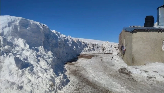 Türkiyənin bu bölgəsində qarın qalınlığı 5 metrə çatdı - FOTO