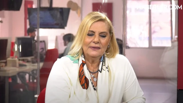 Özündən 25 yaş böyük kişi ilə evləndi, ərini döyüb boşadı - Tanınmış müğənninin həyatı - FOTO/VİDEO