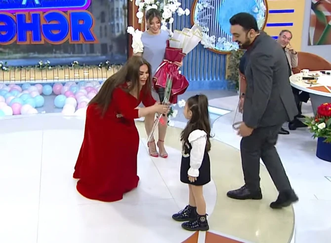 Nəvəsi canlı efirə gələrək Könül Kərimovaya sürpriz etdi - FOTO/VİDEO