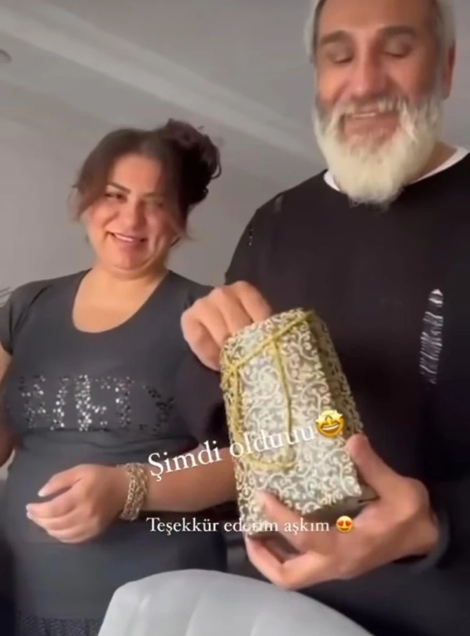 Həyat yoldaşı ilə evdən paylaşdığı foto müzakirələrə səbəb oldu