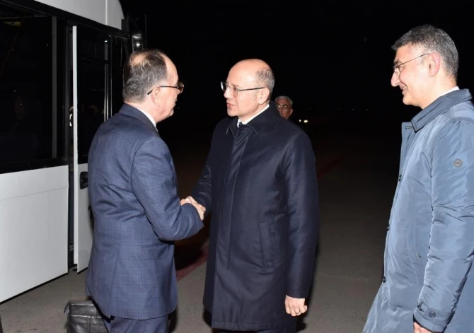 Albaniya Prezidenti Azərbaycana işgüzar səfərə gəlib - FOTO