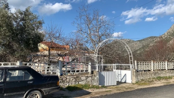 Şirkətlərin milyonlar təklif etdiyi torpağını dövlətə bağışladı - FOTO